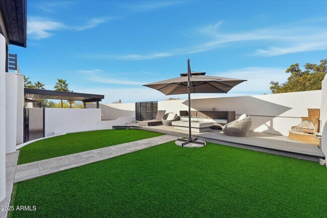 Building Photo - 3112 E Palo Verde Dr