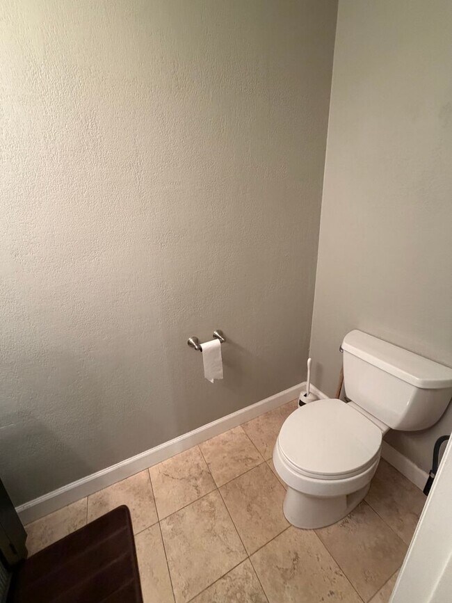 Building Photo - Coastal Living in the Heart of Destin