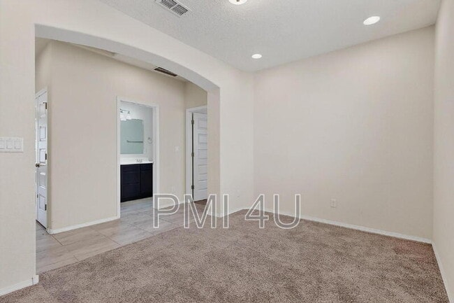 Building Photo - 7110 Overview Rd NE