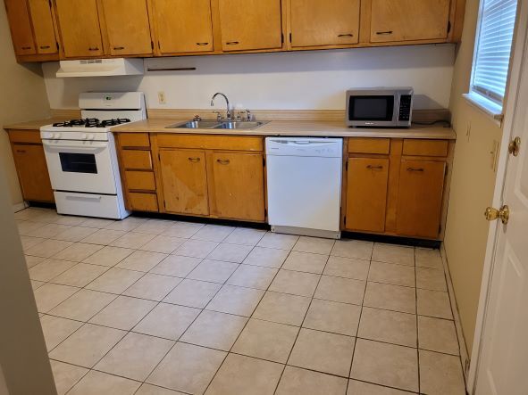 Building Photo - 2215 Kevin Ct