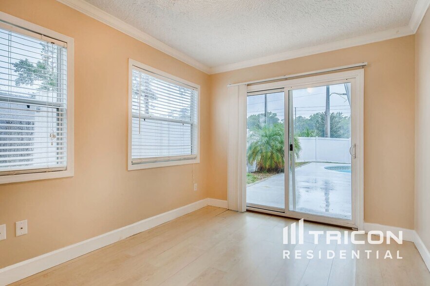 Building Photo - 1423 La Paloma Cir