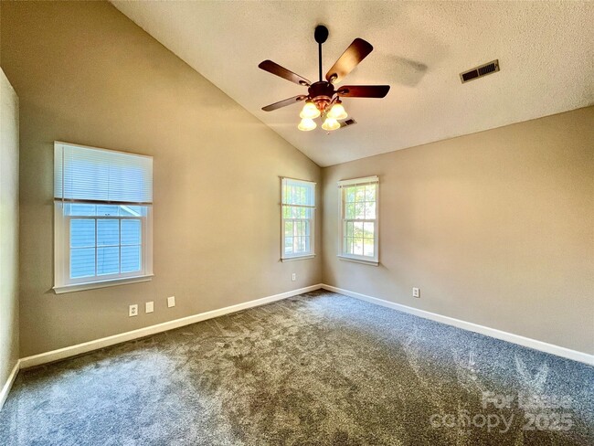 Building Photo - 2333 Heathershire Ln