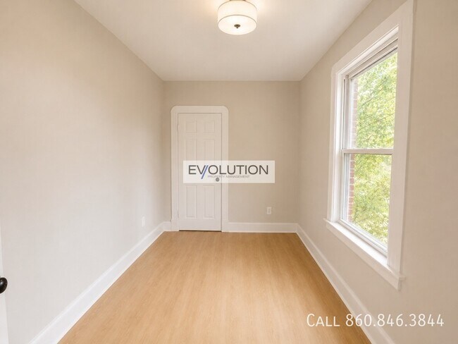 Building Photo - 906-908-908 Park St