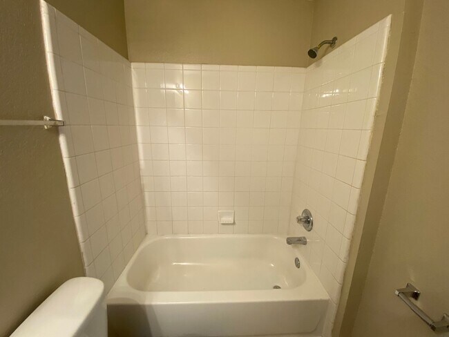 Building Photo - 4832 Royal Run Dr