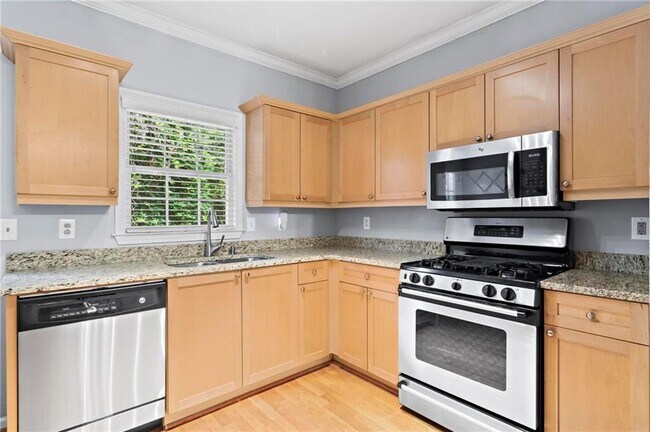 Building Photo - 3675 Peachtree Rd NE
