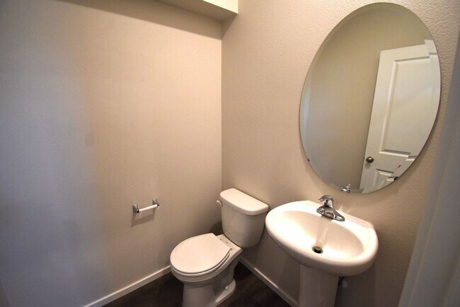 Building Photo - Beautiful Home in Cul De Sac!