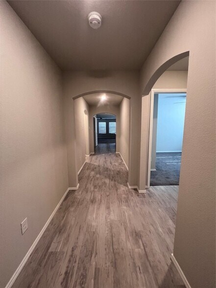 Building Photo - 7400 Gangway Dr