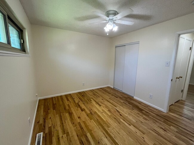 Building Photo - Charming 3-Bedroom Home - Close to Everything - Tons of Upgrades