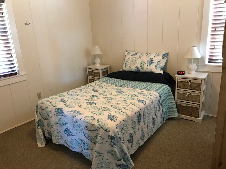 bedroom - 38B Warren Ave