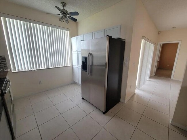 Building Photo - 10860 Fillmore Dr