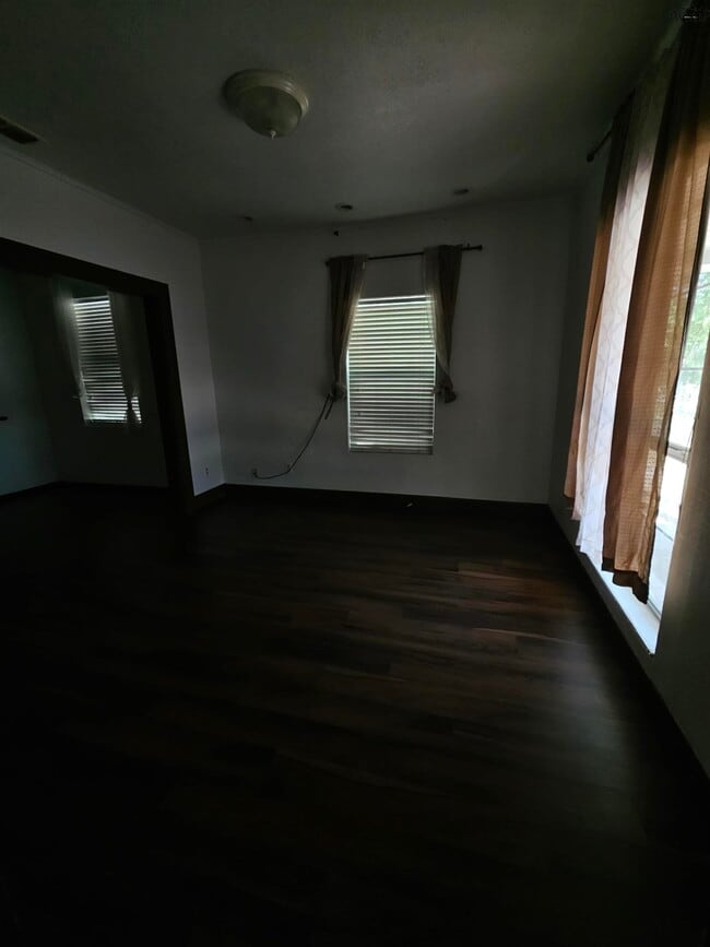 Building Photo - 502 Marconi St