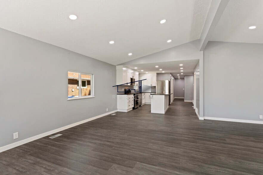 Building Photo - 2060 Jefferson Ave