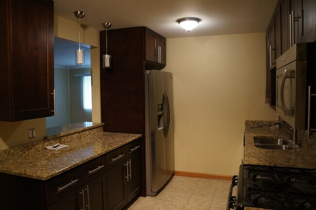 Building Photo - 712 Dempster St