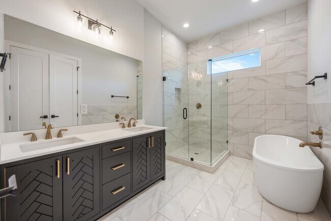 Building Photo - 6116 De Campo St