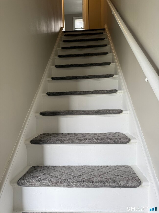 Building Photo - 92 Great Hill Rd