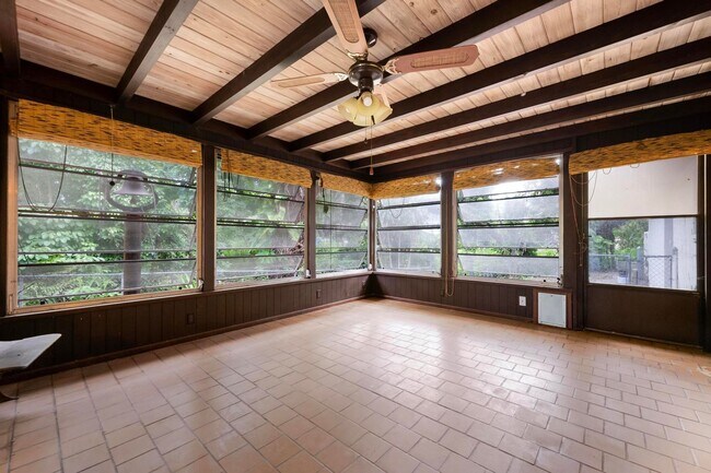 Building Photo - Welcome to Nature's Paradise!