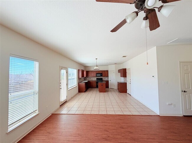 Building Photo - 1913 Short Summer Dr