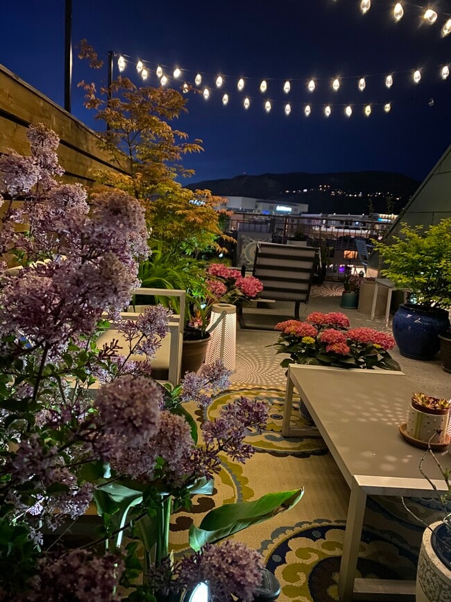 Building Photo - 360 Broadway