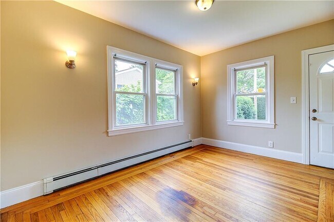 Building Photo - 614 River Ave