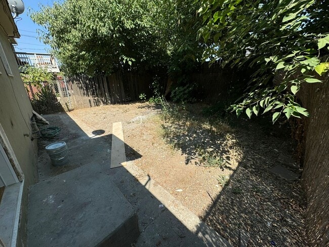 Building Photo - One Bedroom - West Sacramento