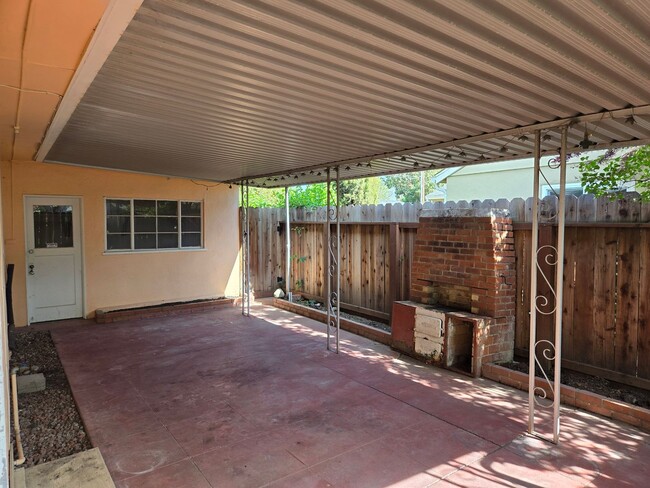 Building Photo - 1320 Fulton St