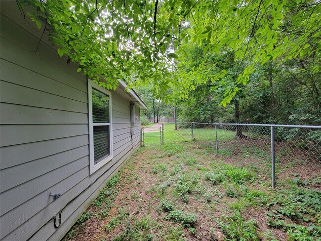 Building Photo - 12700 Royal Green Dr