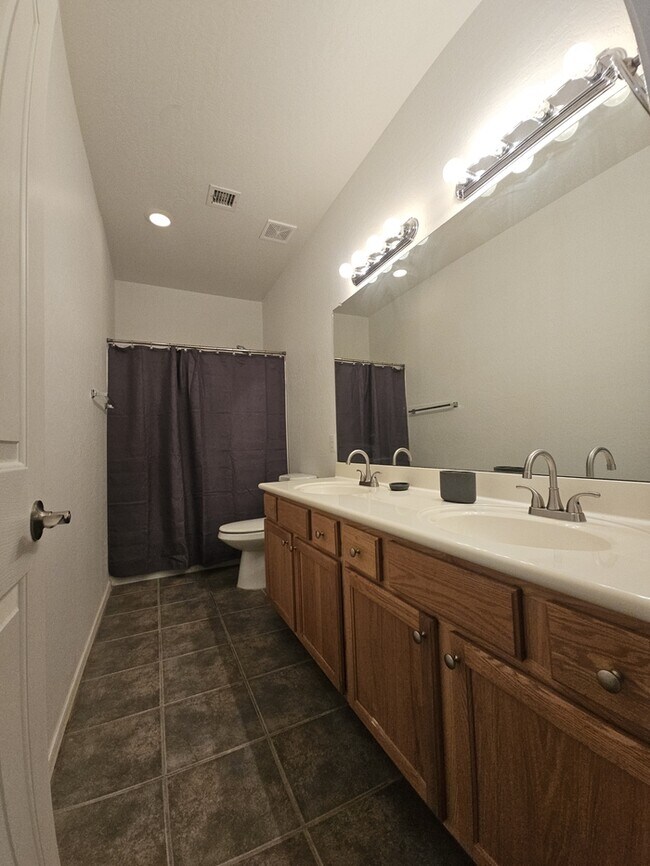 Building Photo - San Tan Valley Home in the Popular Johnson...
