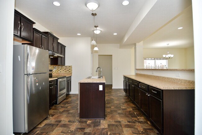 Building Photo - Spacious 5-bedroom, 3 full bath home in the Greenwood/Clark Pleasant area