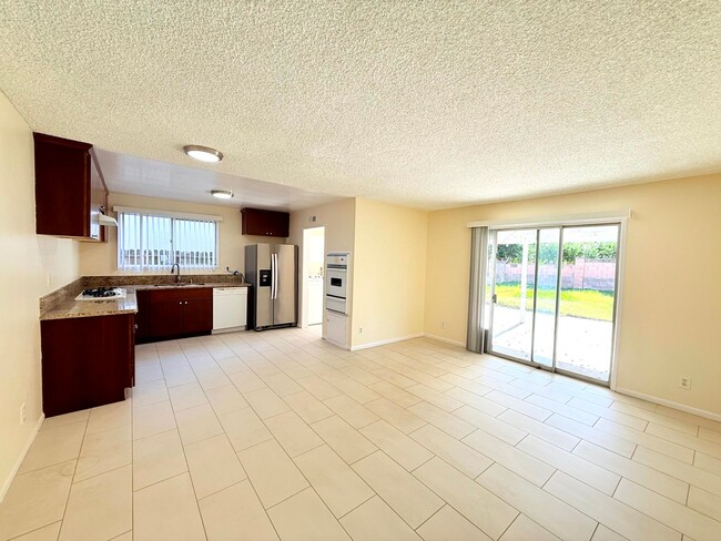 Building Photo - Beautiful Renovated Spacious 4 Bed - 2 Bath Home in West Hills