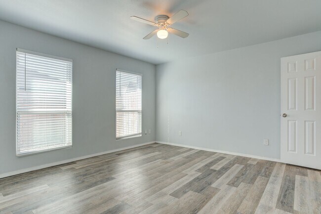 Building Photo - 1101 N Englewood Ave
