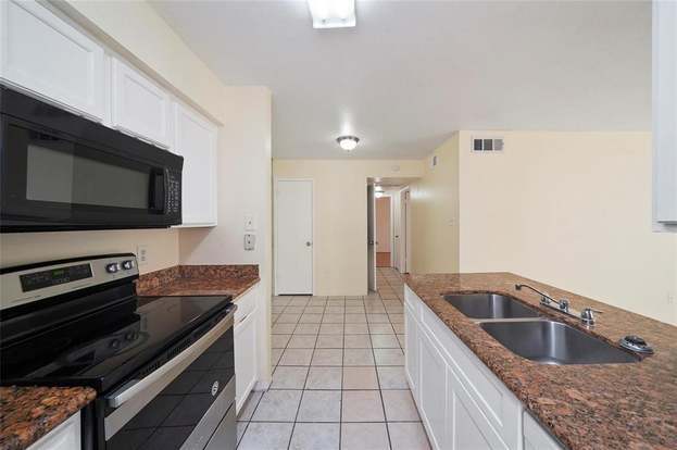 Building Photo - 3900 Woodchase Dr