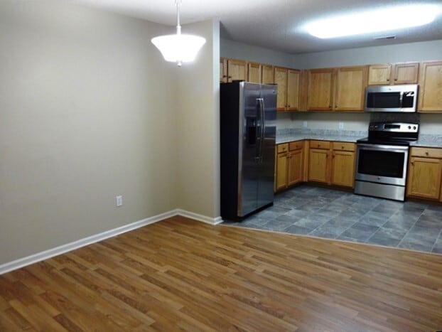 Building Photo - 1201 Catbird Ct