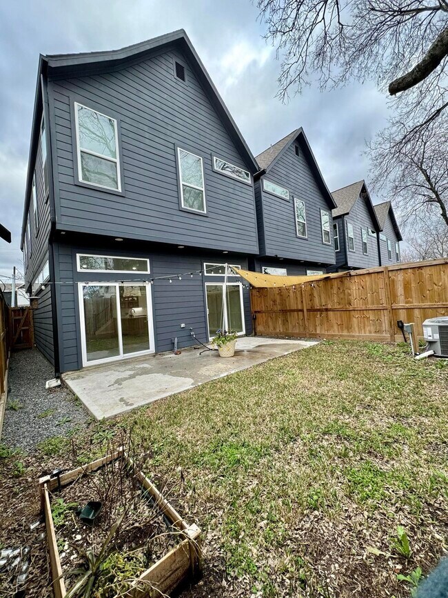 Building Photo - 7040 Avenue N