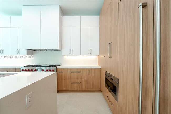 Building Photo - 333 NE Spanish Ct