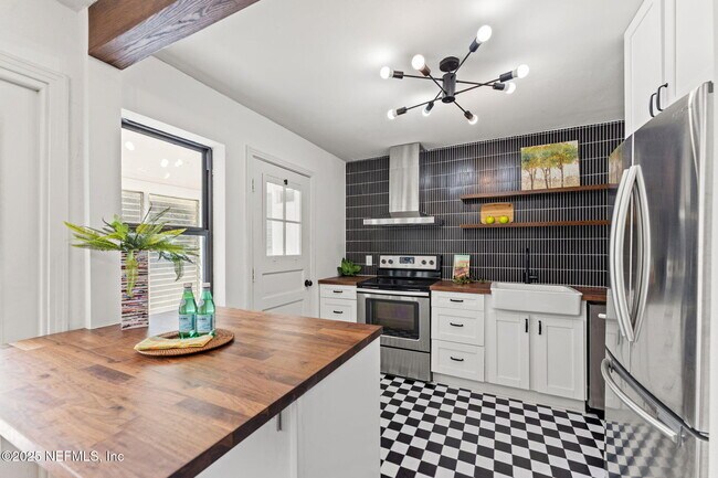 Building Photo - 6235 Fordham Cir E
