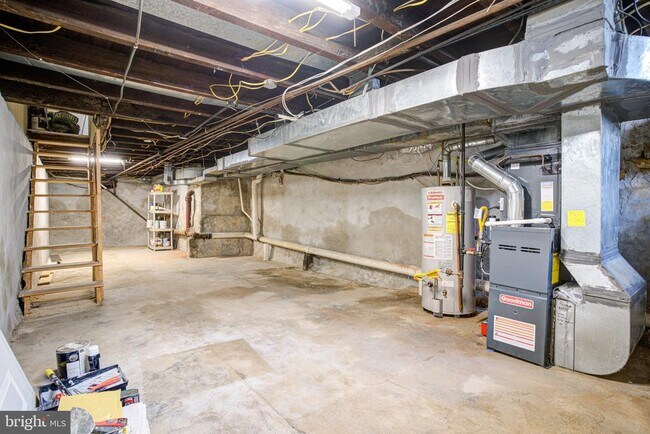 Building Photo - 2331 E Hazzard St