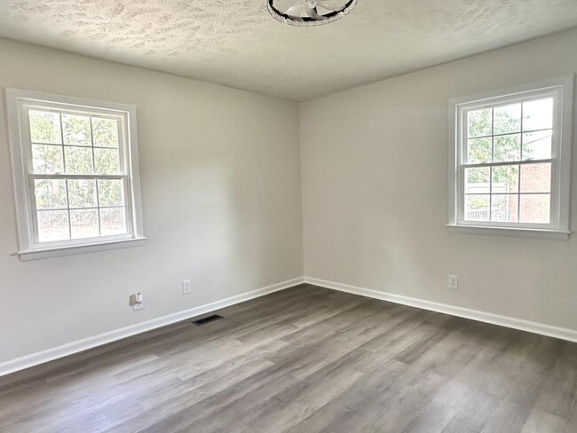 Building Photo - 1609 Grandview Dr
