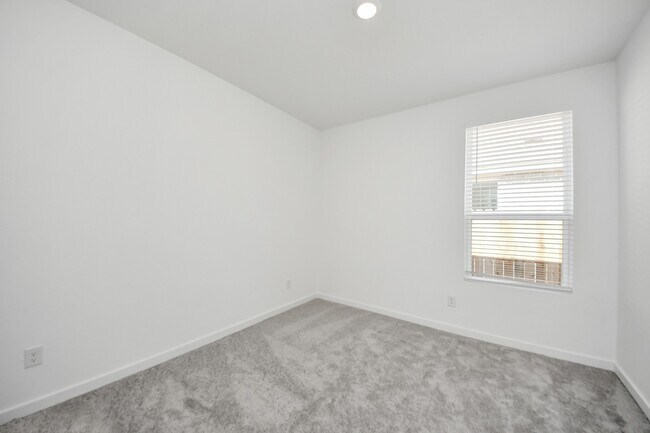 Building Photo - 3029 Avenida Sonoma Dr