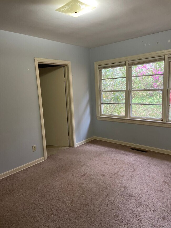 Building Photo - 1315 Azalea