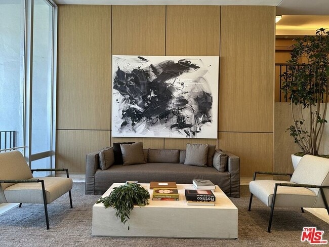 Building Photo - 999 N Doheny Dr