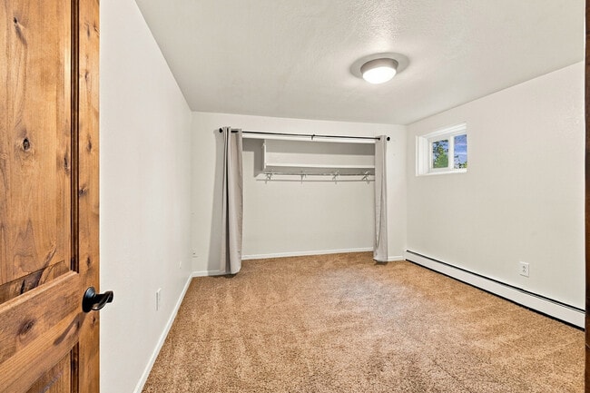Building Photo - 9165 Jill Dr