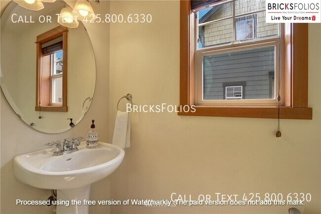 Building Photo - 11316 8th Ave NE