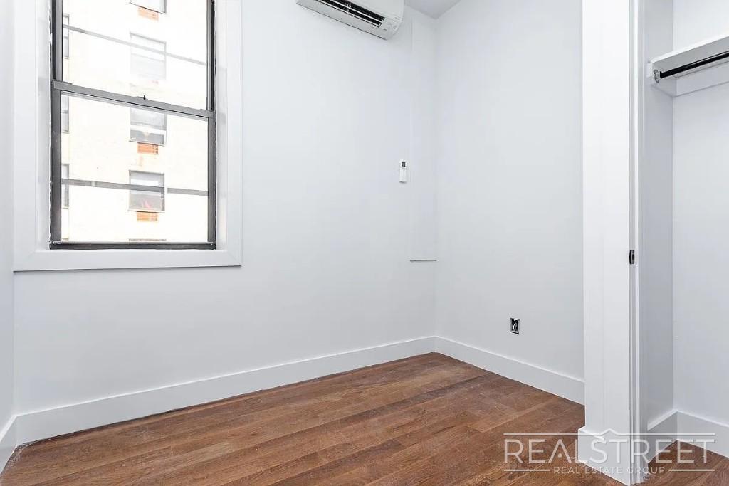 Building Photo - Spacious 3-Bedroom Apartment with Modern Finishes in Prime Bushwick