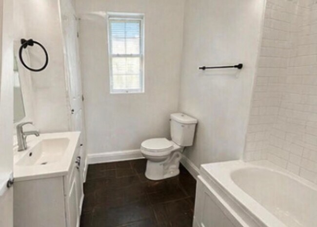 Building Photo - 2732 Union St