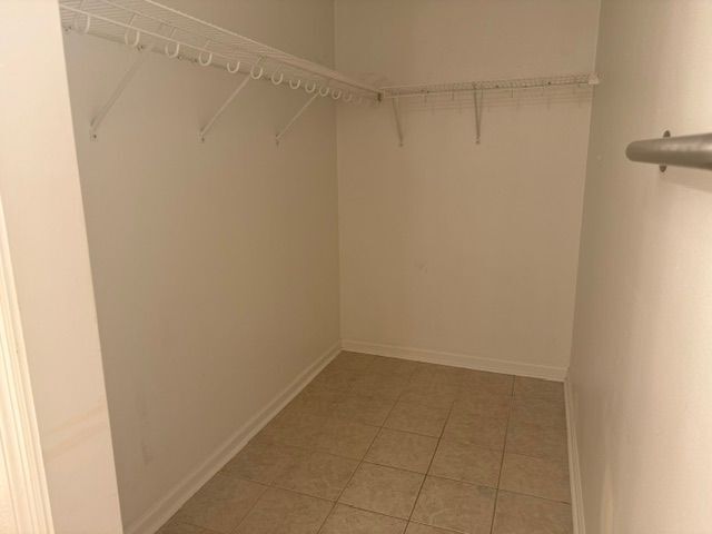 Building Photo - 222 Rivoli Rd