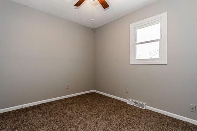 Building Photo - 1369 Parkside Dr