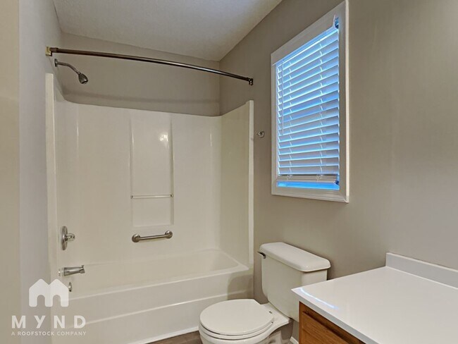 Building Photo - 832 St Andrews Pl