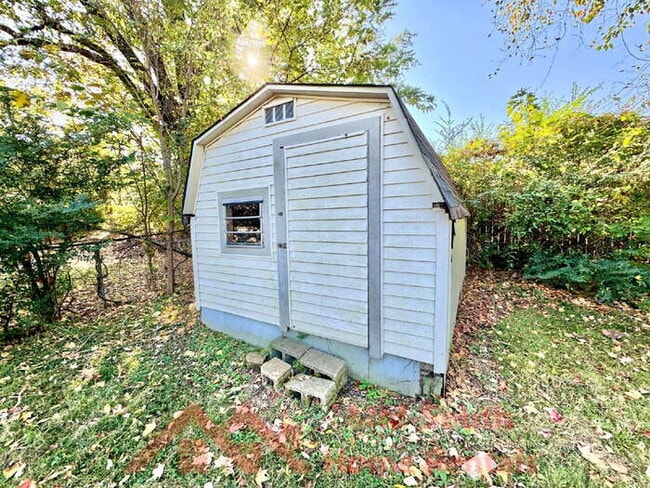 Building Photo - 3231 Ridgemont Ave