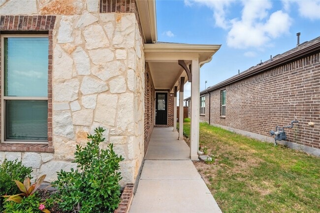 Building Photo - 604 Bronze Forest Dr