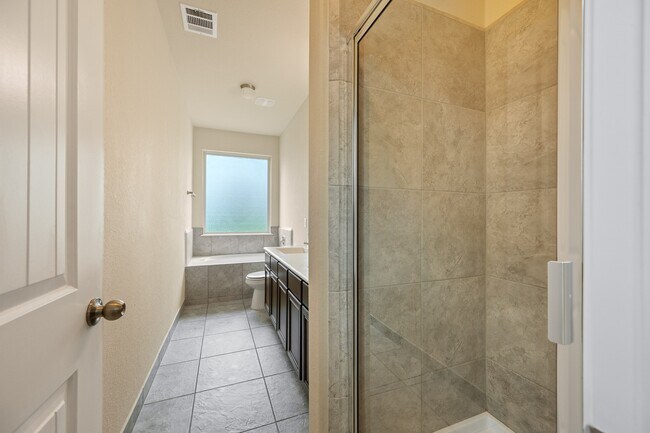 Building Photo - 3530 Vivaldi Dr